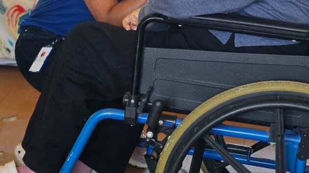 Imagen referencial de una adulta mayor discapacitada.