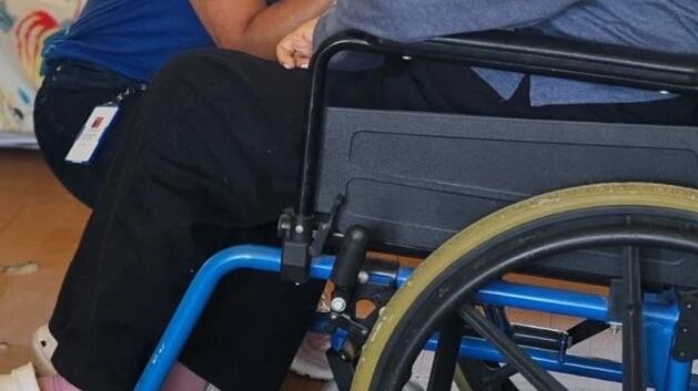 Imagen referencial de una adulta mayor discapacitada.