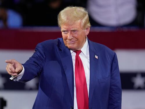 Harris critica promesa de Trump de realizar deportaciones en masa; Trump habla en Nueva York