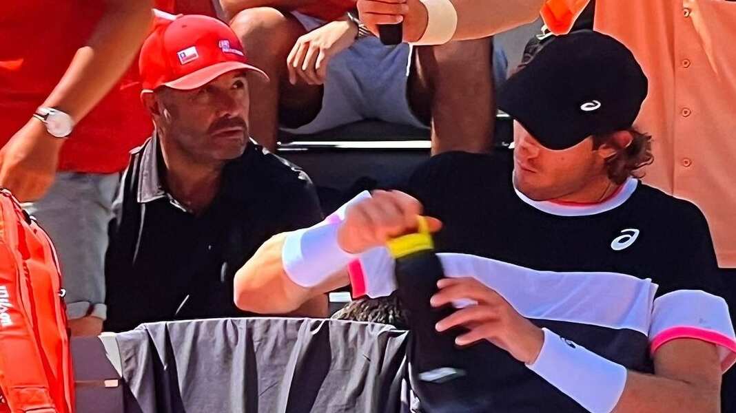 El periodista aclaró a sus seguidores de redes sociales, y en entrevista con lun.com, que no es el coach del tenista chileno.