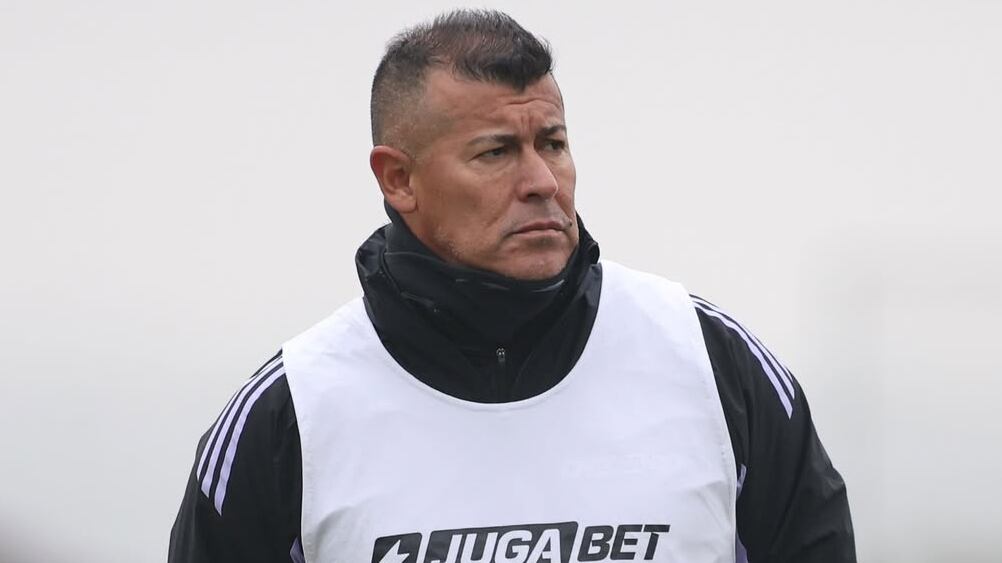 El entrenador de Colo Colo recibió esta semana un nuevo y amenazante comunicado de parte de los líderes de la Garra Blanca.