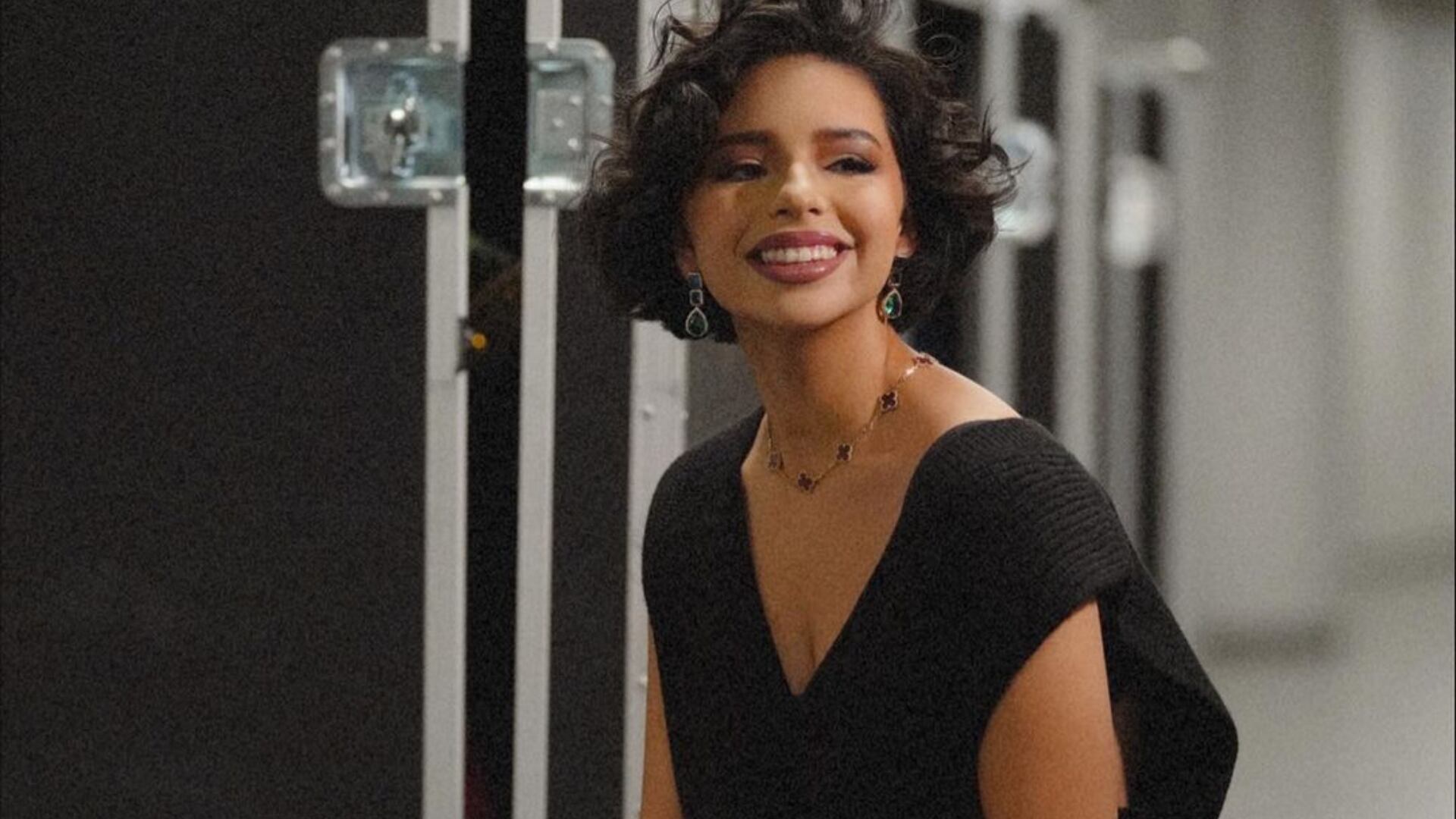 La odian: Ángela Aguilar posa para Instagram y la acusan de trucar sus fotos