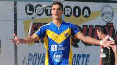 El futbolista argentino de 35 años sufrió un desmayo durante la disputa de un partido válido por el torneo de la federación del Chaco.