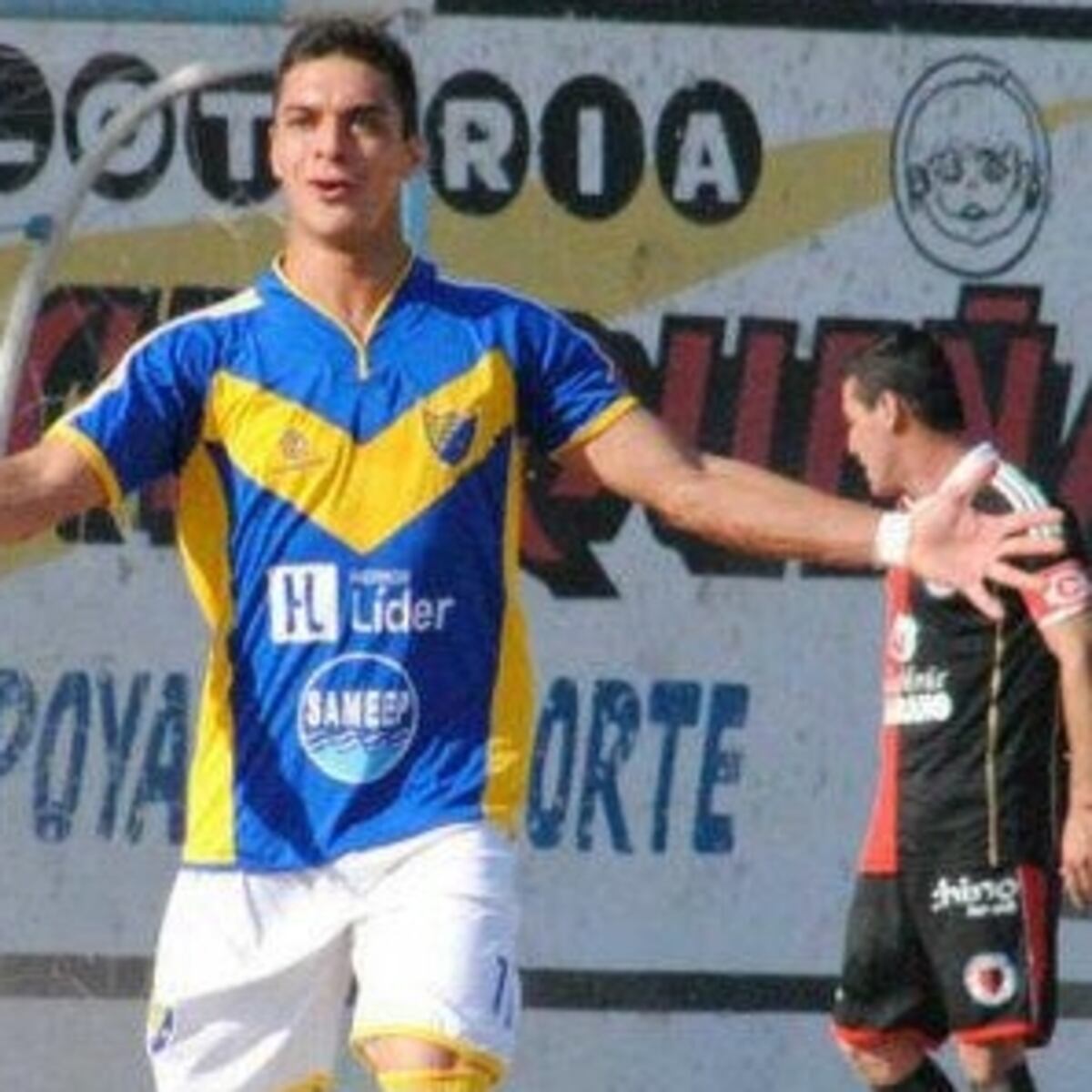 Conmoción en fútbol argentino: muerte súbita de futbolista durante partido en Chaco Conmoción en fútbol argentino: muerte súbita de futbolista durante partido en Chaco