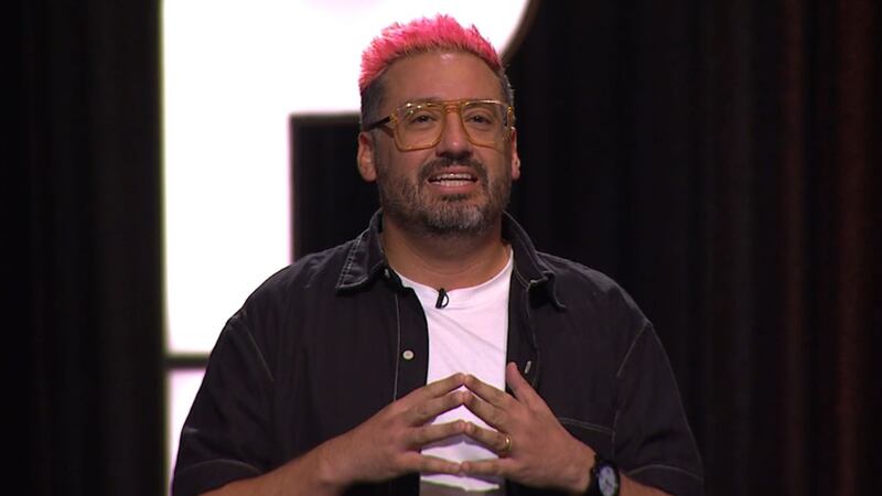 “Casi me desangré en la cama”: Álex Ortiz contó la historia de una salida que terminó con una fuerte golpiza