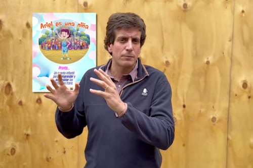 Tensión por “Ariel es una niña”: Schalper reclama uso de recursos públicos en libro trans