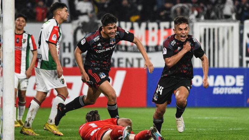 Colo Colo se impuso sobre Palestino con diez jugadores y avanza en la Copa Chile