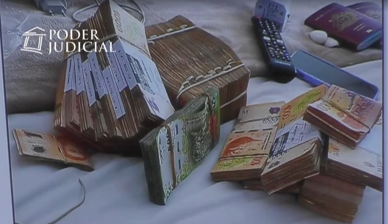 La fiscalía expuso la fotografía del dinero en la formalización