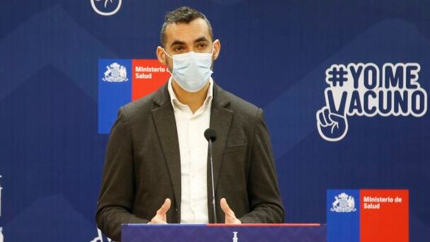 El subsecretario de Salud Pública, Cristóbal Cuadrado, fue quien anunció este viernes que el Minsal ya aseguró el suministro de vacunas contra la Viruela del Mono.
