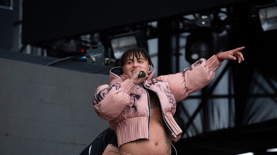 Pablo Chill-E subió un escrito a su Instagram sobre la violencia y división política.