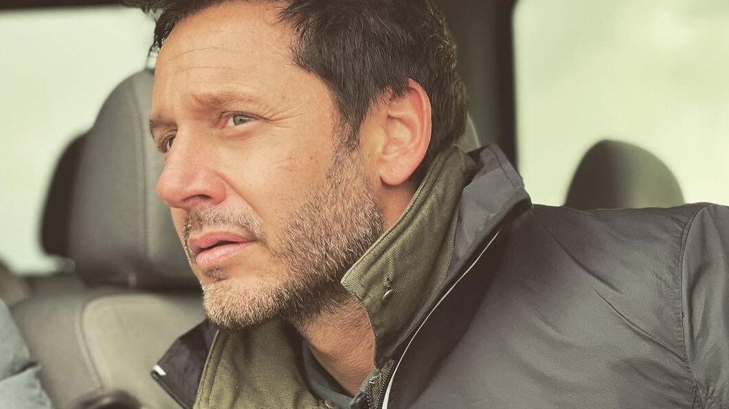 Benjamín Vicuña usó sus redes sociales para publicar fotos del recuerdo de su padre enfermo.