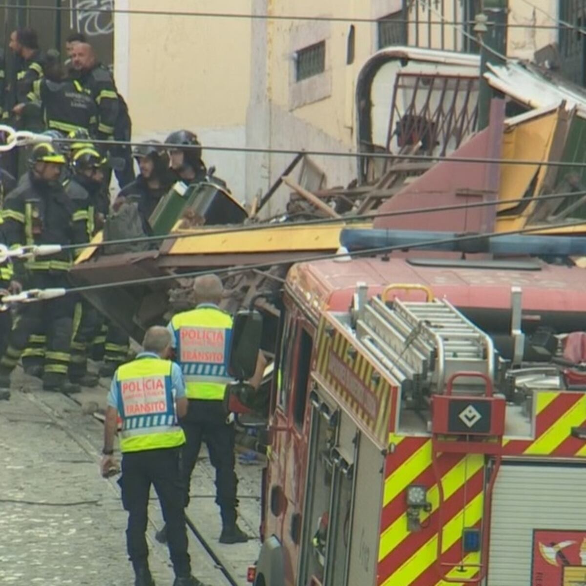Descarrilamiento de funicular en Lisboa deja 15 muertos Descarrilamiento de funicular en Lisboa deja 15 muertos