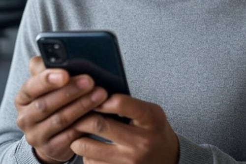 ¡Tu celular te escucha sin que lo sepas! Aprende cómo proteger tu privacidad