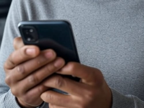 ¡Tu celular te escucha sin que lo sepas! Aprende cómo proteger tu privacidad