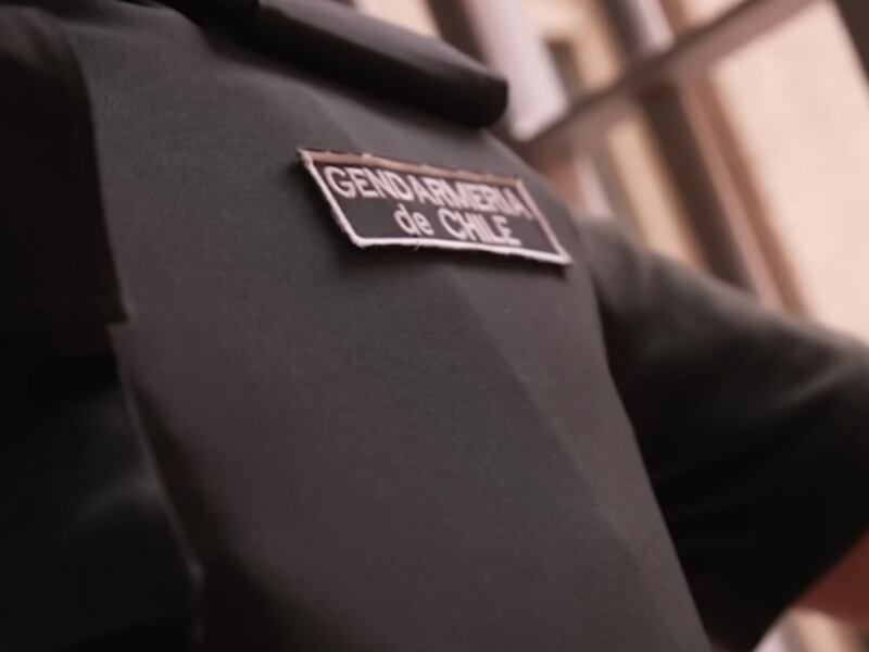 Consejo de Defensa del Estado se querelló en contra de exfuncionaria de Gendarmería: es acusada de apropiarse de más de 5 mil vales de colación