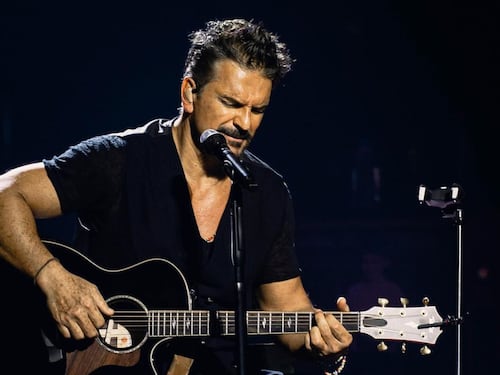 Ricardo Arjona termina conciertos en Guatemala y se acerca a Chile
