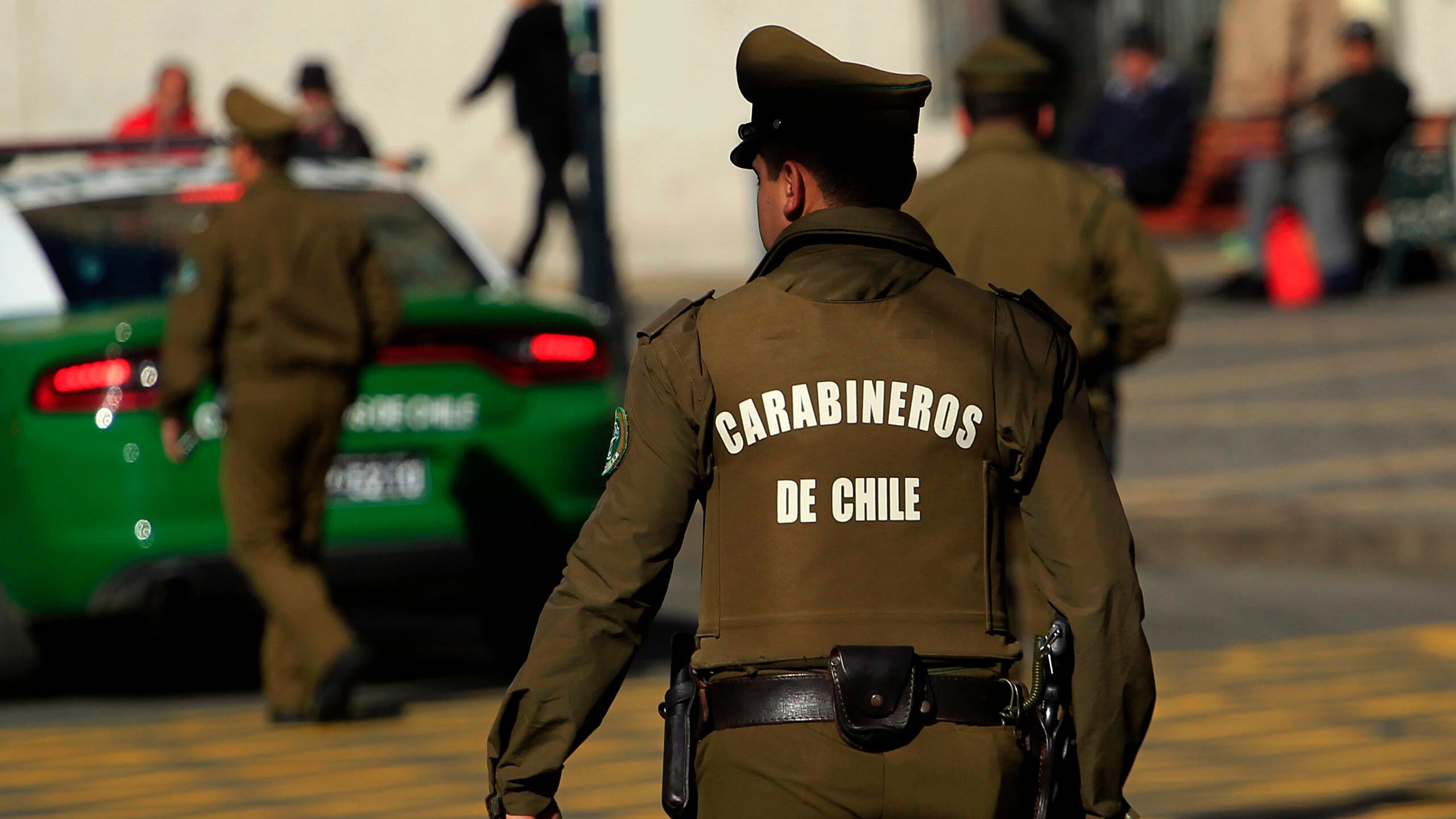 Captan a carabinero bailando cueca en actividad vinculada al Rechazo: CGR pide aclarar participación