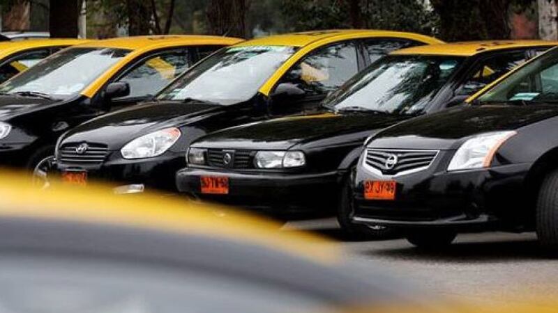 Cobran a turista chino $360 mil por traslado en Providencia: Al recibir el reclamo lo bajó del taxi