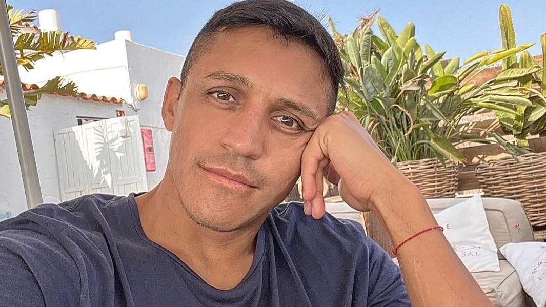 El delantero chileno y su representante, Fernando Felicevich, sigue en la búsqueda de un club para jugar la próxima temporada en Europa.