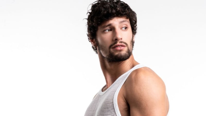 Jhonatan Mujica habló sobre su fallido paso por un reality italiano: su agencia de moda amenazó con demandar al canal
