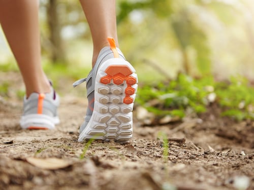 Caminar 8.500 pasos al día podría evitar el rebote tras una dieta