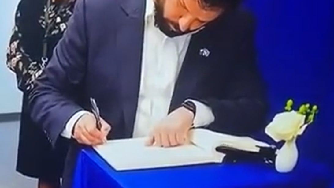 Gabriel Boric tiene los zapatos rotos en la ONU.