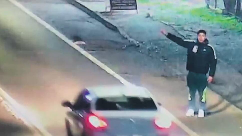 Brayan Cortés haciendo dedo