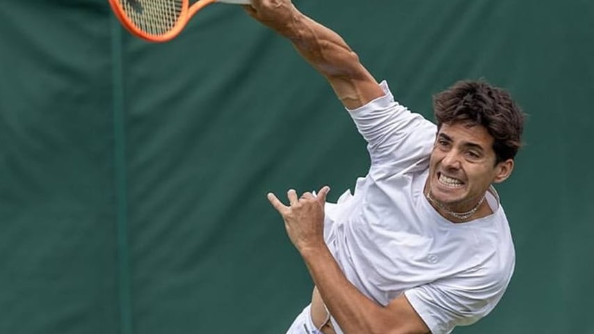 El chileno no pudo concluir este miércoles su partido de la segunda ronda en Wimbledon luego que los organizadores del torneo británico decidieran suspender los partidos por falta de luz.