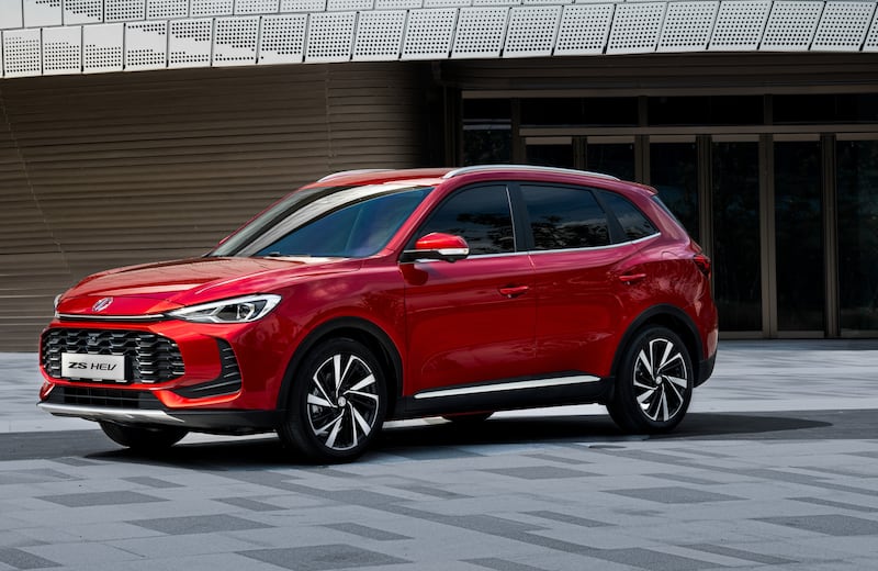 El MG ZS 2025 aterriza con nueva imagen y motorización híbrida