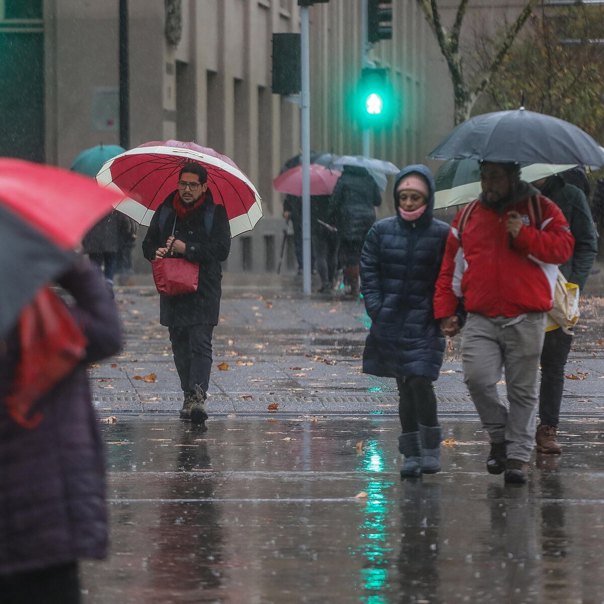 Santiago se prepara para un Día del Padre lluvioso y posible agua-nieve Santiago se prepara para un Día del Padre lluvioso y posible agua-nieve