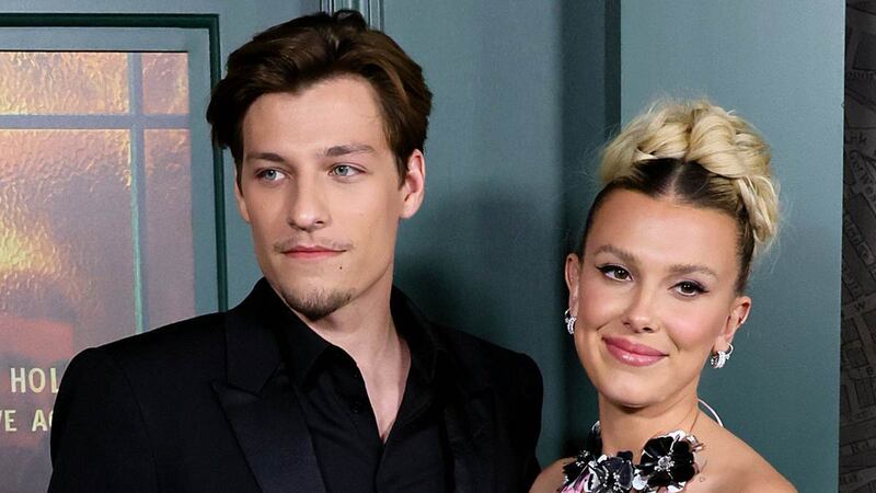 Millie Bobby Brown anunció que se convirtió en madre junto a su esposo Jake Bongiovi