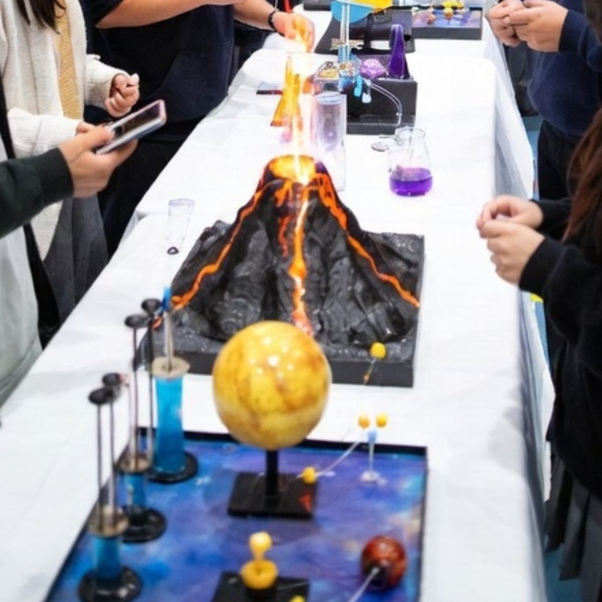 Alumna de segundo básico sufre graves quemaduras en accidente de Feria de Ciencias Alumna de segundo básico sufre graves quemaduras en accidente de Feria de Ciencias