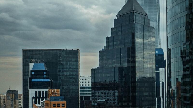 Activan alerta temprana preventiva por lluvias y viento en 10 comunas de la RM