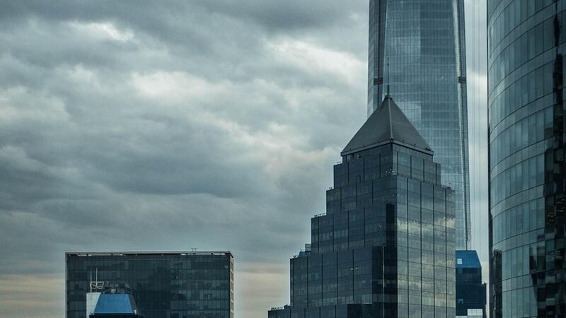 “Lluvia desorganizada”: ¿A qué hora comenzarán las precipitaciones este jueves en Santiago?