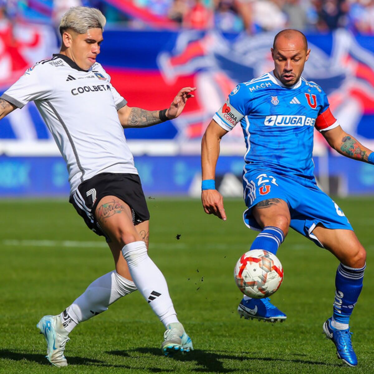 La lucha sin tregua entre la “U” y Colo Colo por el título La lucha sin tregua entre la “U” y Colo Colo por el título