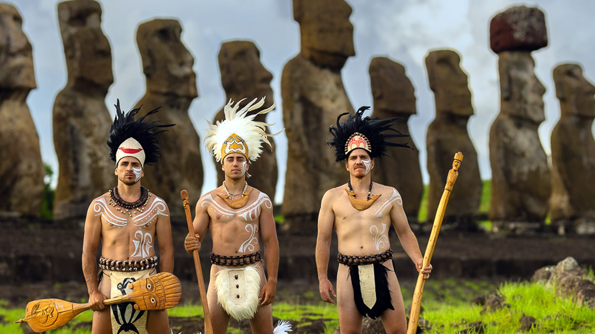 Pangal Andrade, su hermano Lorenzo Andrade y su primo Diego Astorga llegarán a Rapa Nui con “El Clan” | Gentileza: Canal 13