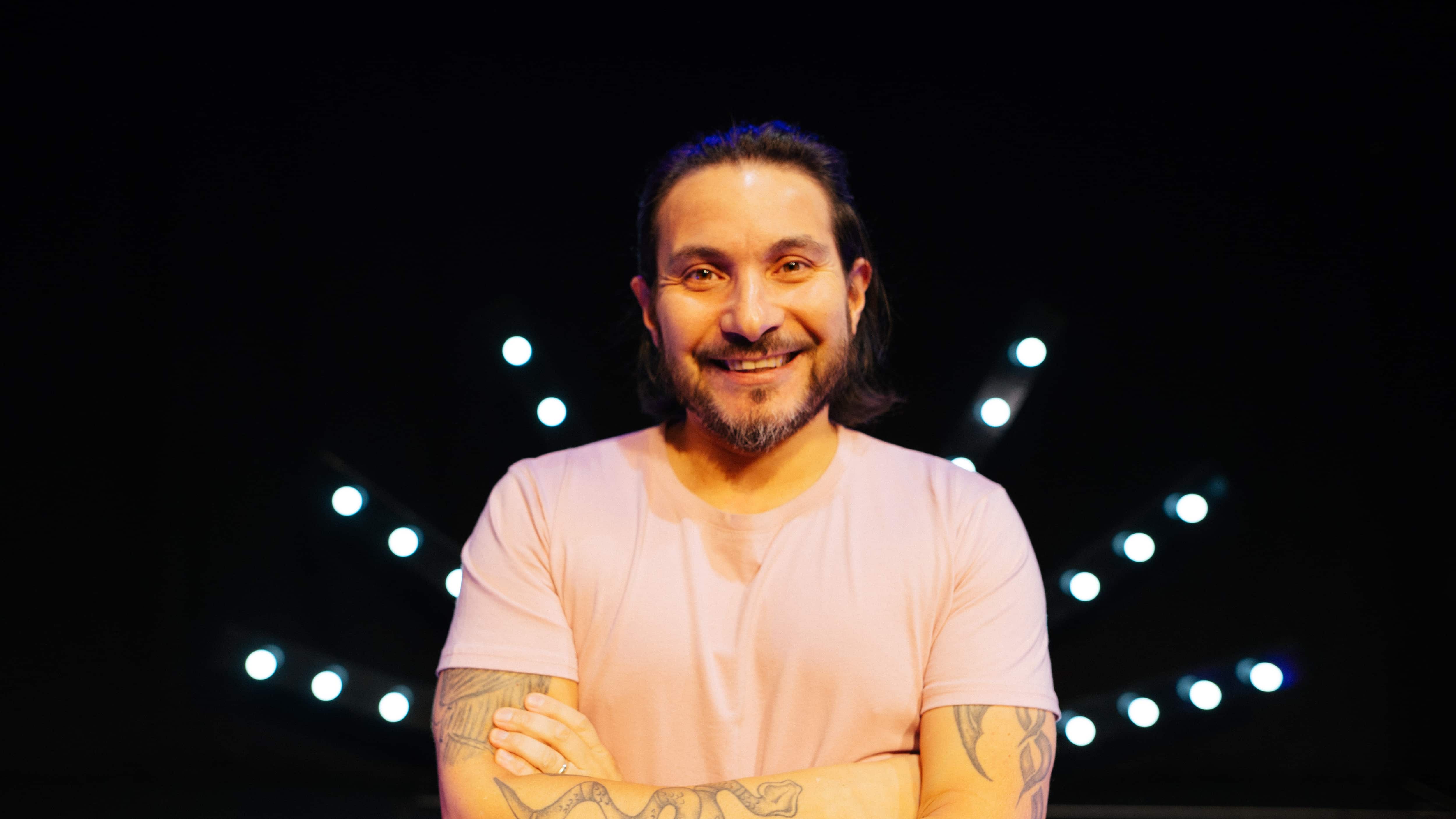 Felipe Avello presenta un espectáculo adecuado a los modismos y costumbres de los regios.