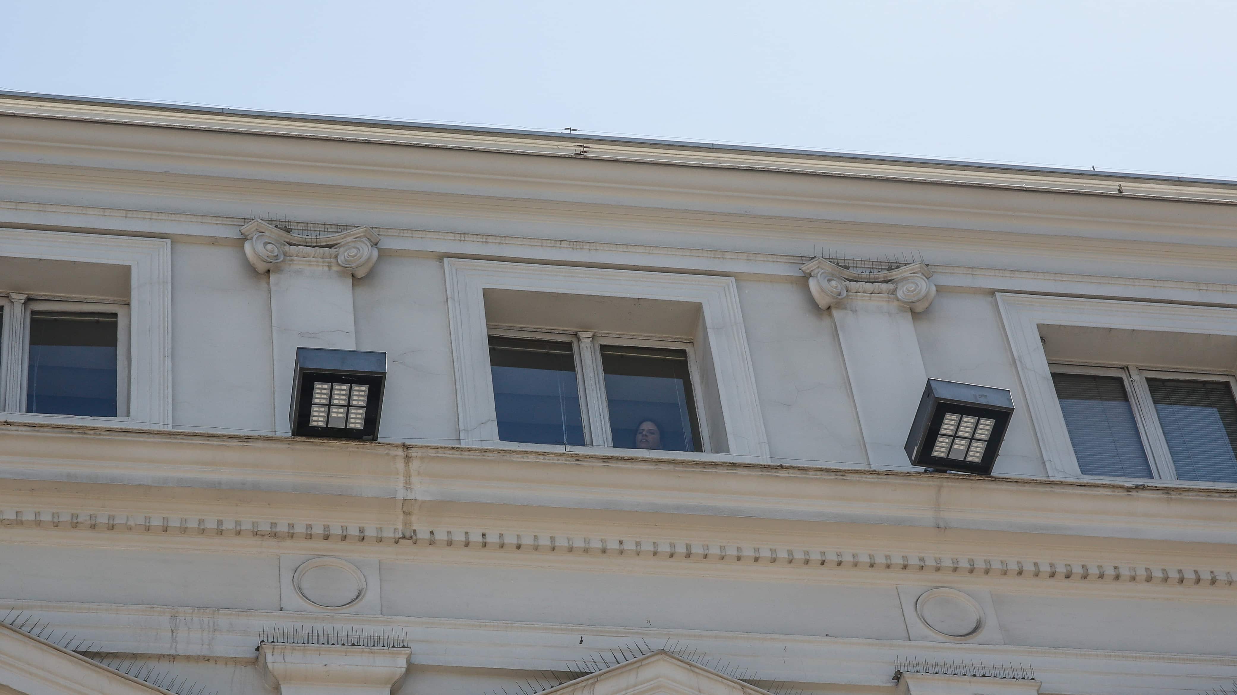 Protestas en Frontis de Municipio de Santiago | 16 DE NOVIEMBRE DE 2023 / SANTIAGO
Trabajadores del Sector de Aseo y Ornato de la Municipalidad de Santiago se manifiestan frente al edificio Consistorial tras no haber llegado a acuerdo
FOTO: DIEGO MARTIN/AGENCIAUNO
