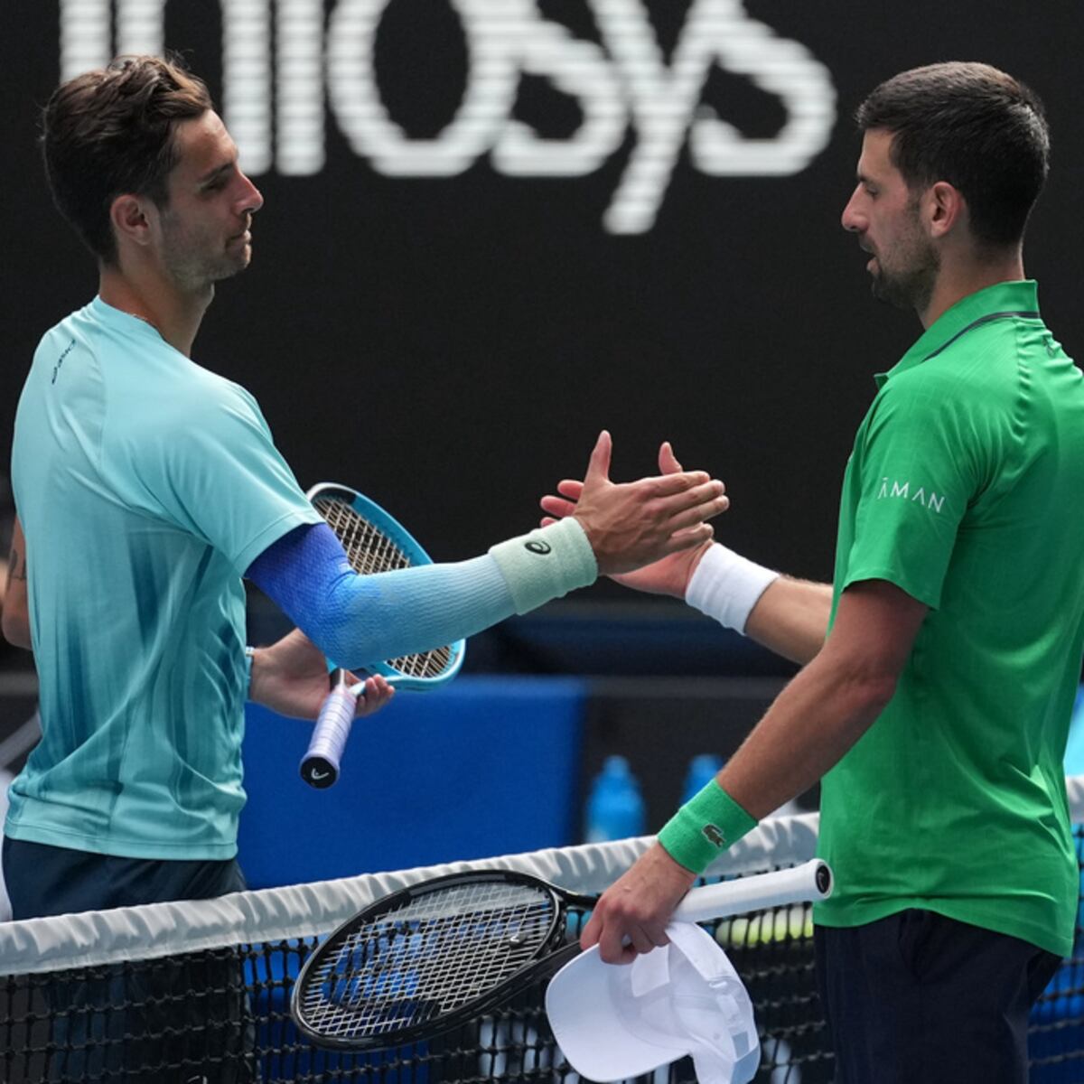 Djokovic avanza a semifinales de Australia tras retiro de Musetti Djokovic avanza a semifinales de Australia tras retiro de Musetti