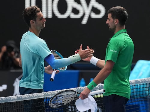 Djokovic avanza con suerte a semifinales de Australia: Musetti se retiró luego de ganar los dos primeros sets