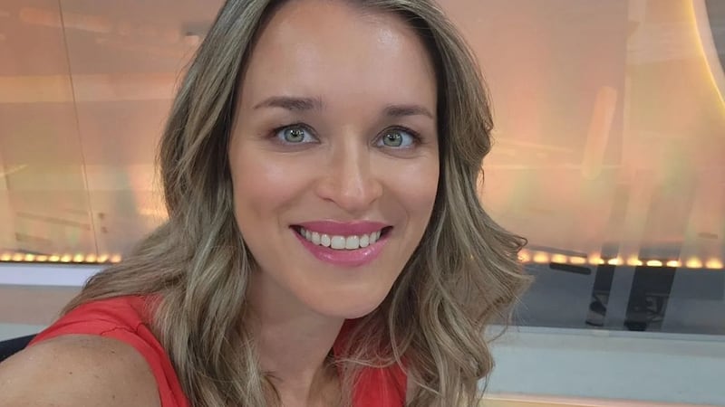 Carla Zunino fue sorpresivamente celebrada en su cumpleaños por periodistas de TVN