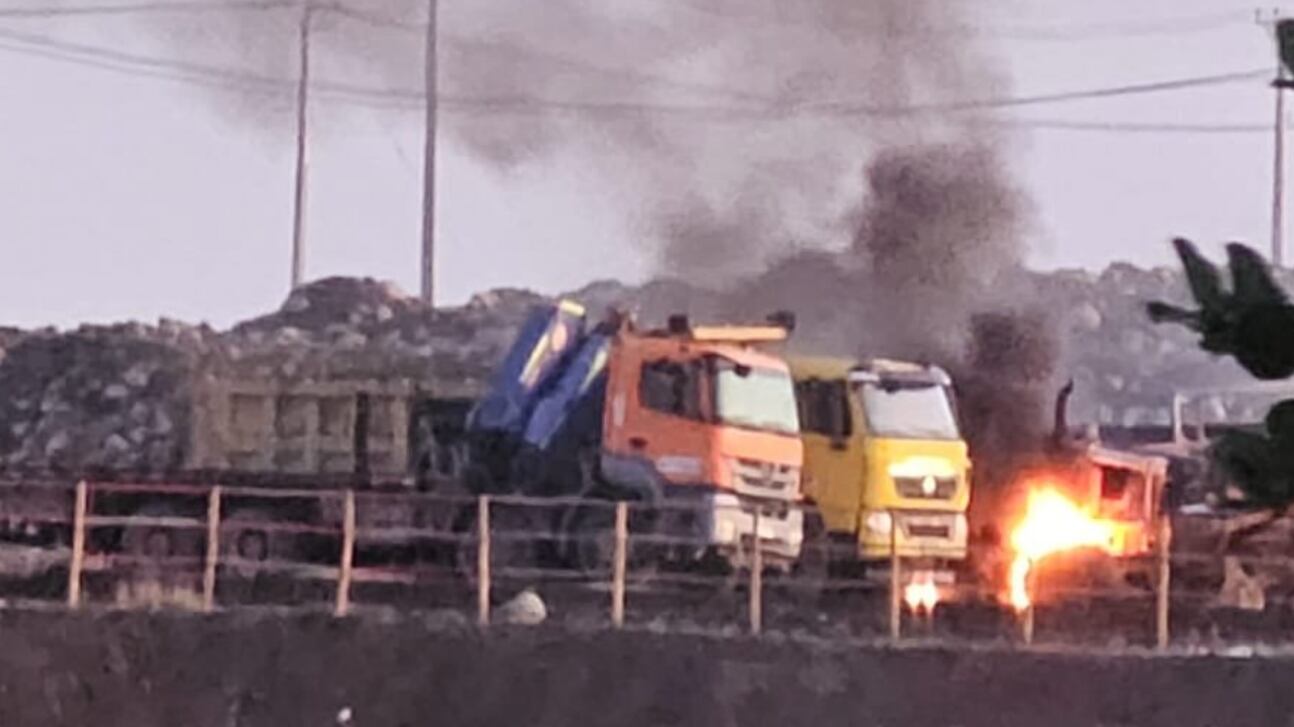 Cerca de 50 camiones destruidos en atentado incendiario en la Central Rucalhue.