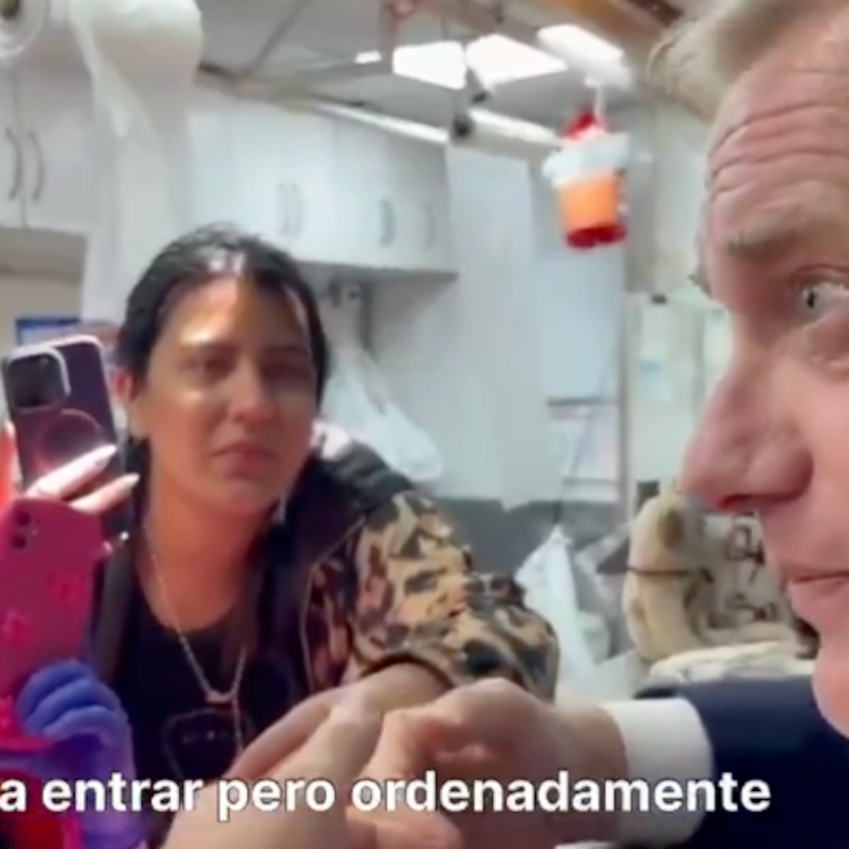 Viralizan conversación entre José Antonio Kast y vendedores extranjeros en Barrio Franklin Viralizan conversación entre José Antonio Kast y vendedores extranjeros en Barrio Franklin