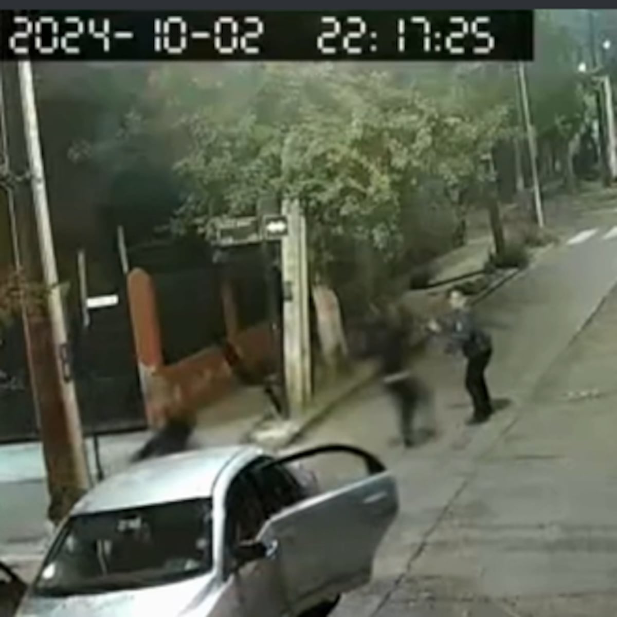Delincuentes agreden a víctima con martillo tras asalto en Quinta Normal Delincuentes agreden a víctima con martillo tras asalto en Quinta Normal