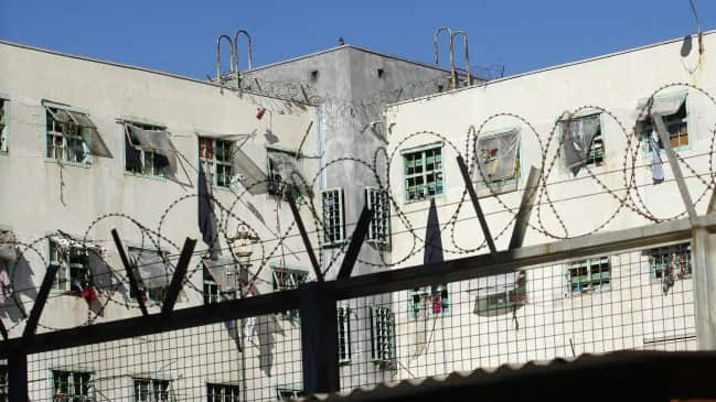 Mujer que esclavizó a niño de 13 años recibió golpiza al interior de la cárcel