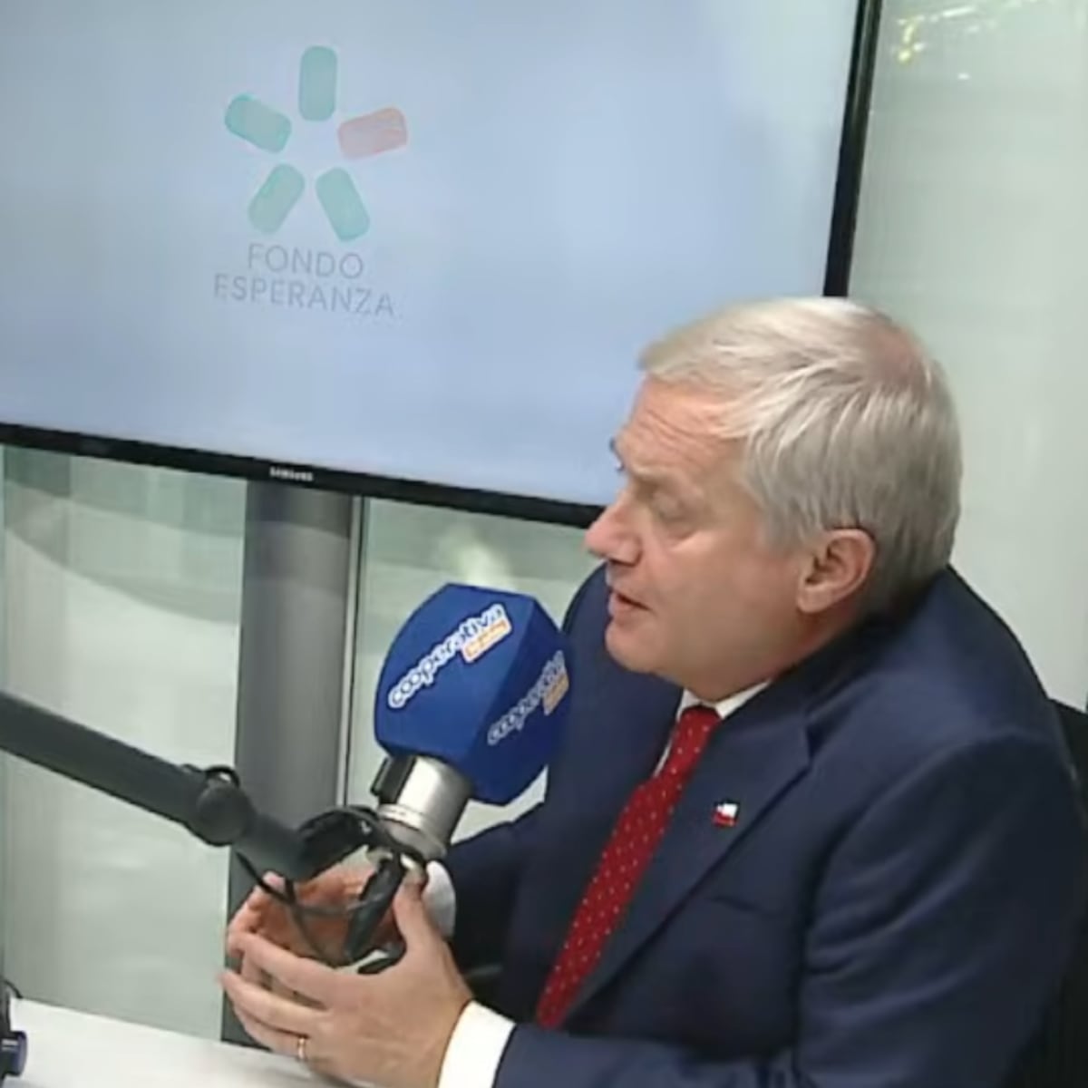 Round entre Jeannette Jara y José Antonio Kast en Foro Social Round entre Jeannette Jara y José Antonio Kast en Foro Social