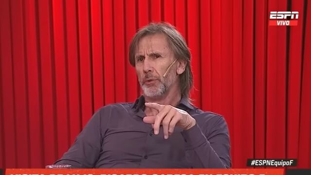 El entrenador argentino es una de las principales opciones para dirigir a Chile, aseveró Iván Zamorano.