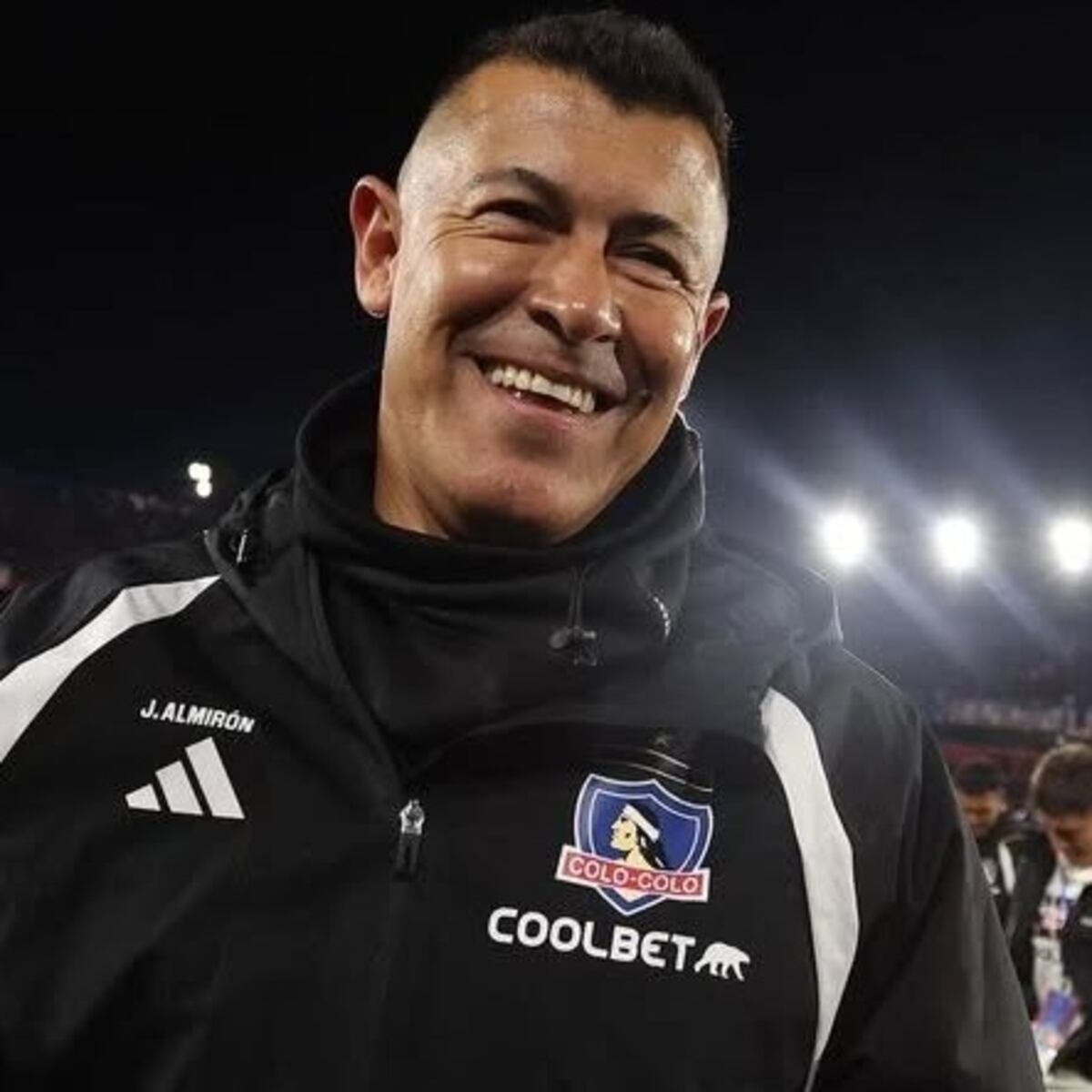 Crisis en Colo Colo por continuidad de Almirón Crisis en Colo Colo por continuidad de Almirón