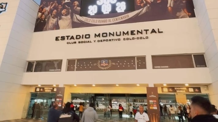Imagen del acceso principal al estadio Monumental de Colo Colo.