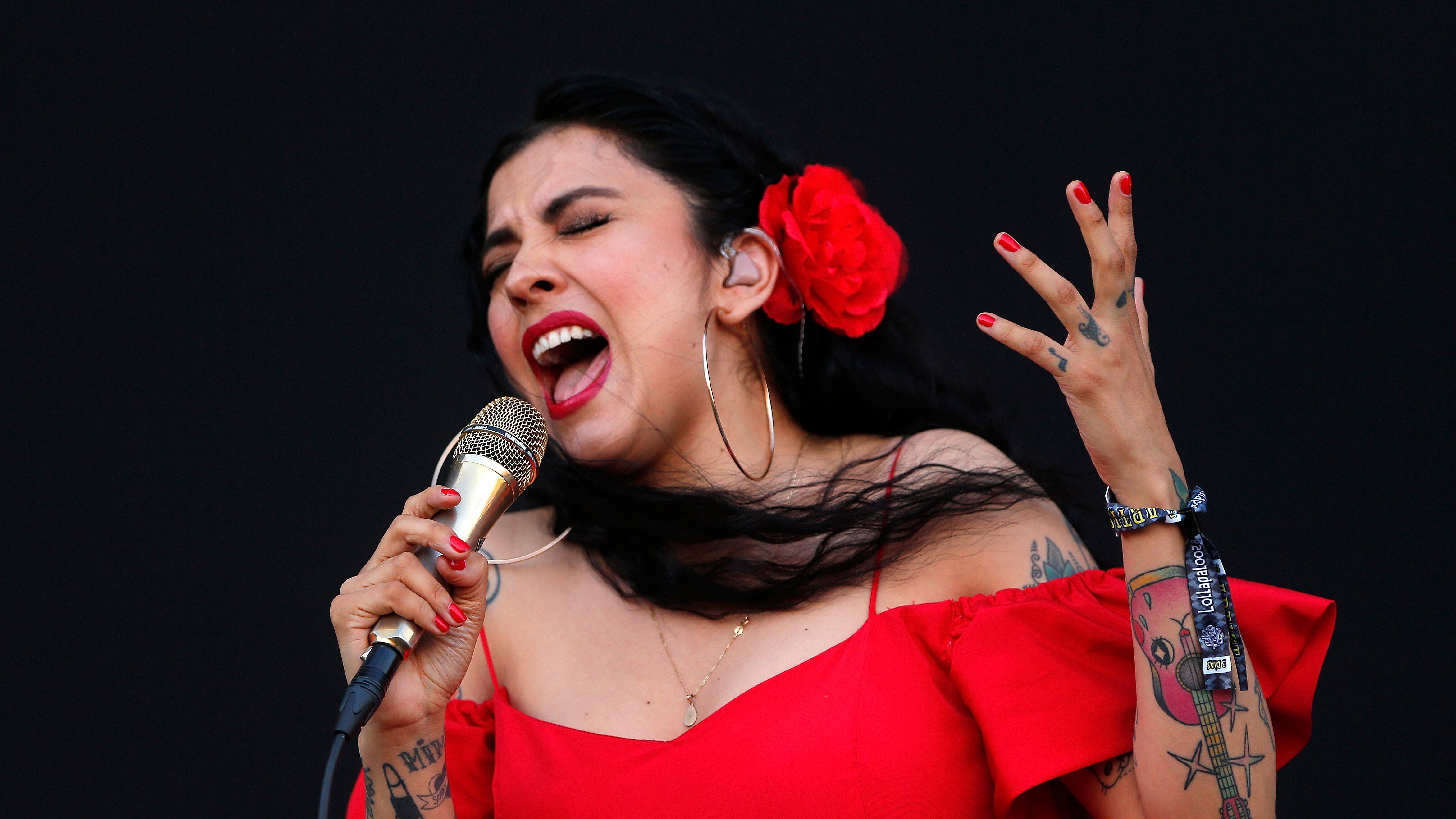 Algunas cantantes han logrado desahogar sus penas amorosas en canciones, como recientemente lo hizo Shakira.